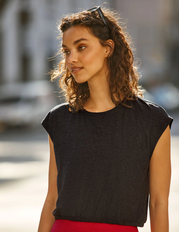 Beyond Yoga Featherweight Top Priority Cropped Tee Darkest Night