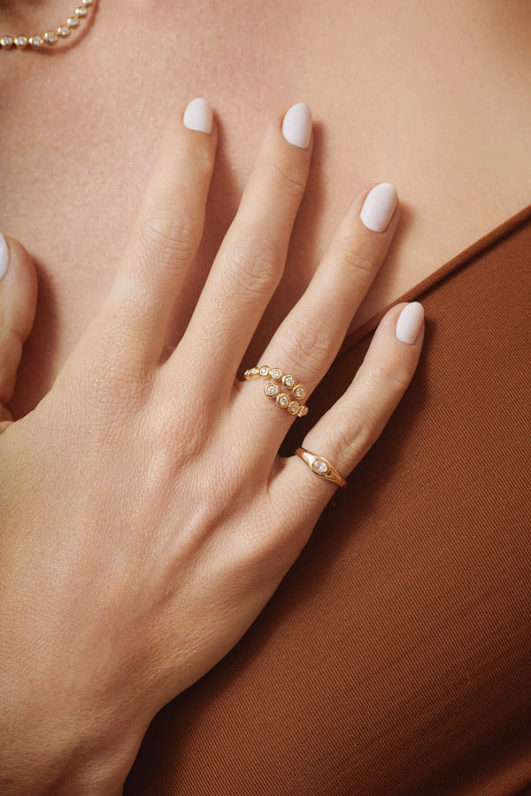 EF Collection Oval Diamond Signet Ring