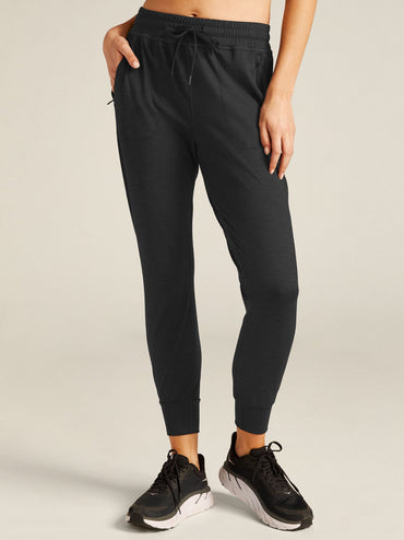 Beyond Yoga Heather Rib Street Jogger Black Heather