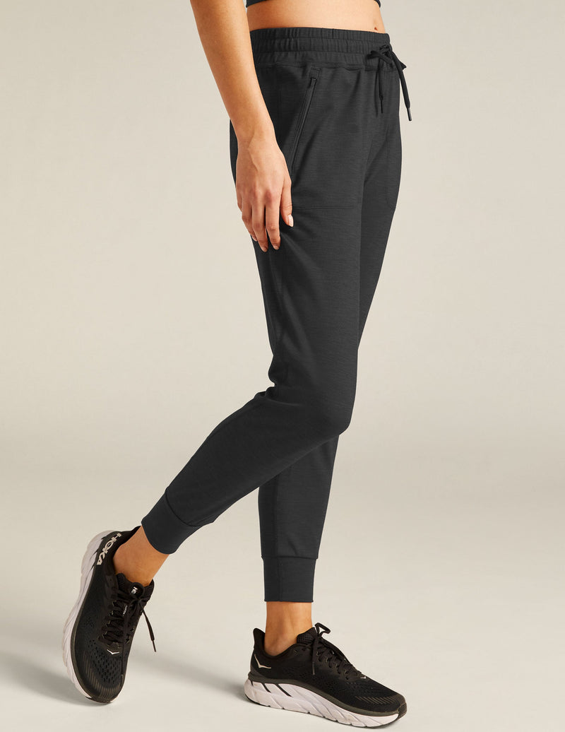 Beyond Yoga Heather Rib Street Jogger Black Heather