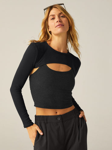 Beyond Yoga Formation Shrug Black