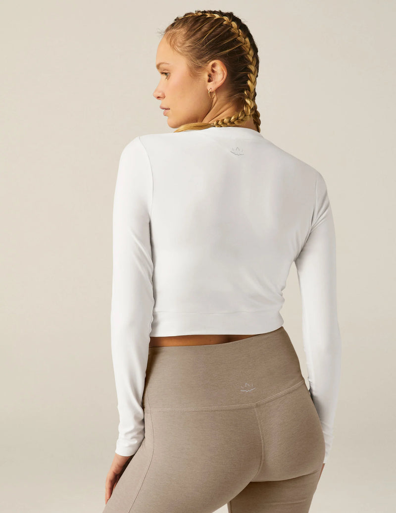 Beyond Yoga Featherweight Center Stage Cropped Long Sleeve Cloud White