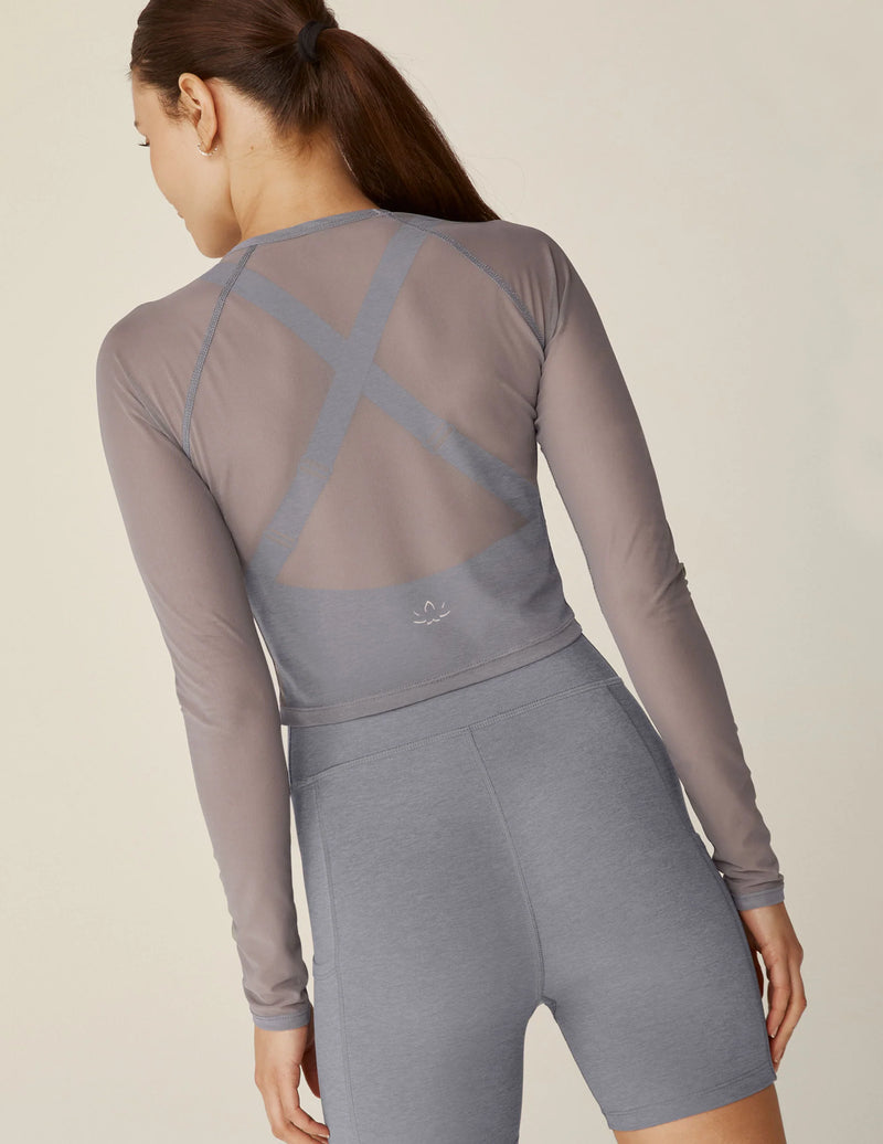 Beyond Yoga Show Off Mesh Long Sleeve Cropped Top Cloud Gray