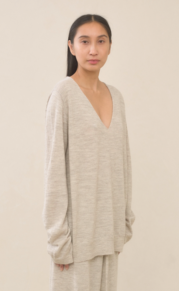 Lauren Manoogian Super Fine V Neck Carrara