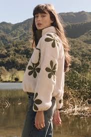 The Great The Patch Pocket Countryside Pullover W/ Daisy App Cream with Army