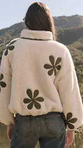 The Great The Patch Pocket Countryside Pullover W/ Daisy App Cream with Army