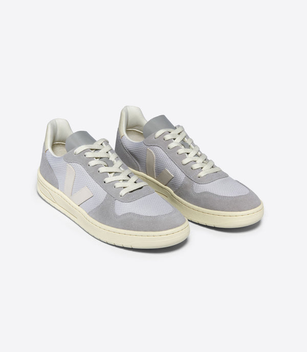 VEJA V-10 Alveomesh Light-Grey_Pierre