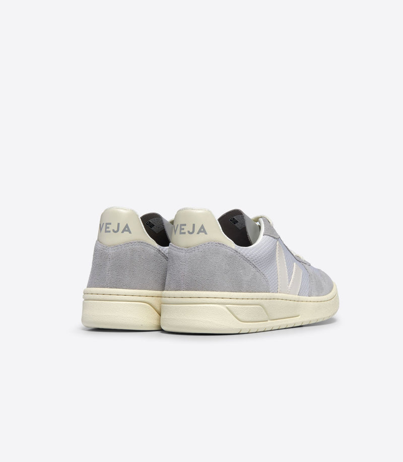 VEJA V-10 Alveomesh Light-Grey_Pierre