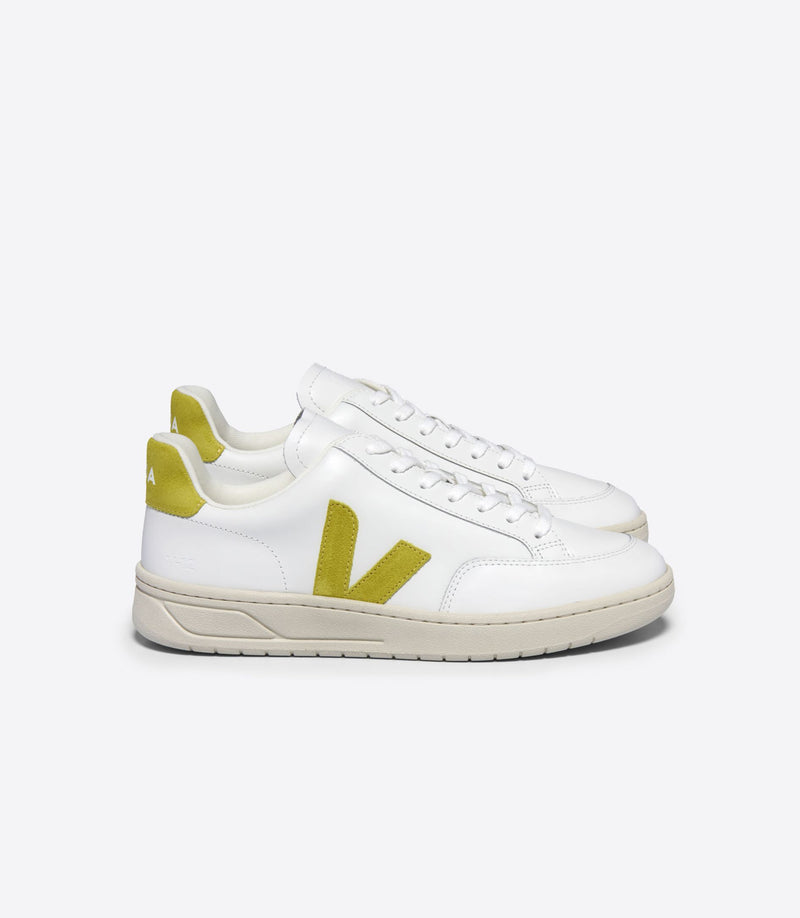 Veja Fair Trade V-12 Leather Extra White Liquor