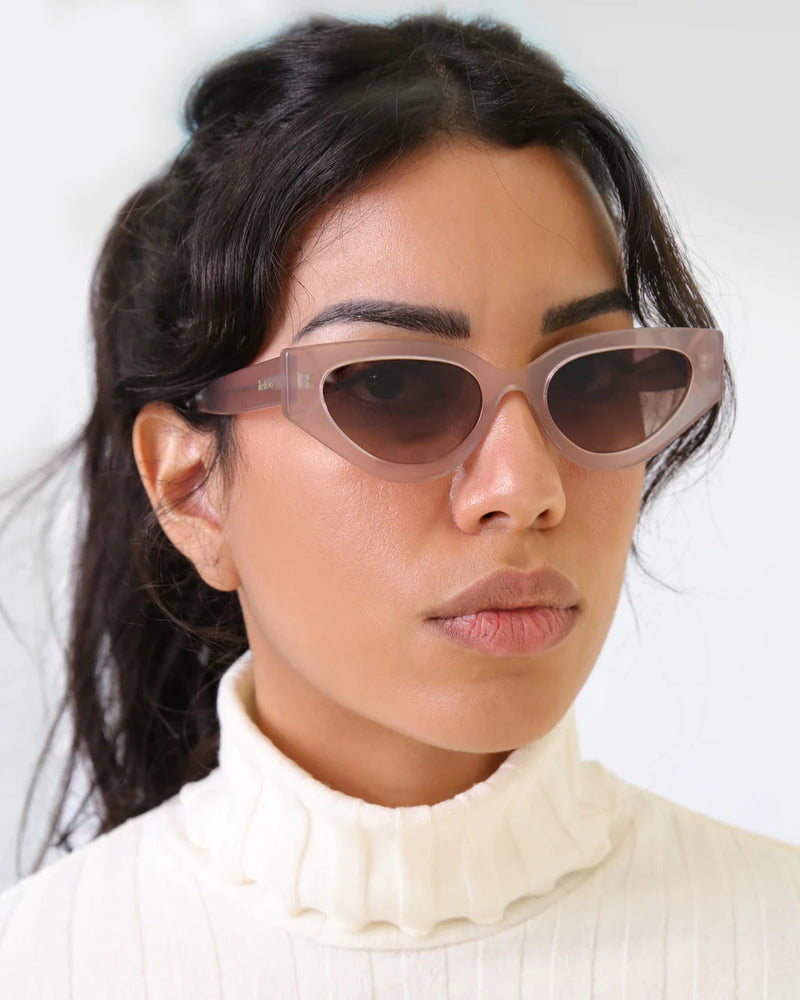 illesteva Mary Lou 51 Thistle w/ Brown Flat Gradient