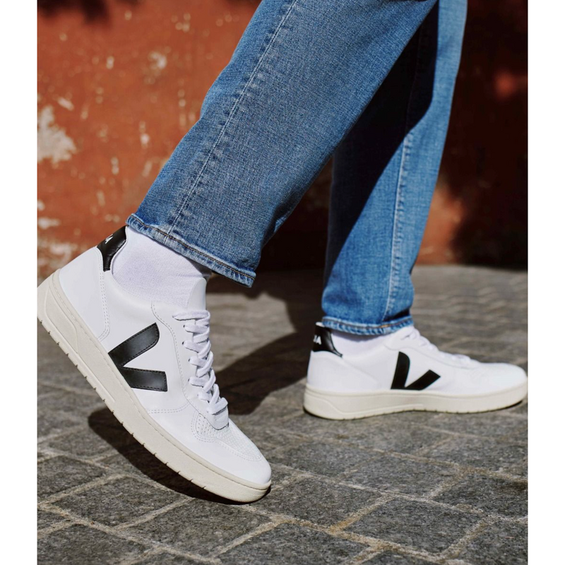 Veja Fair Trade V-10 Leather Extra-White Black